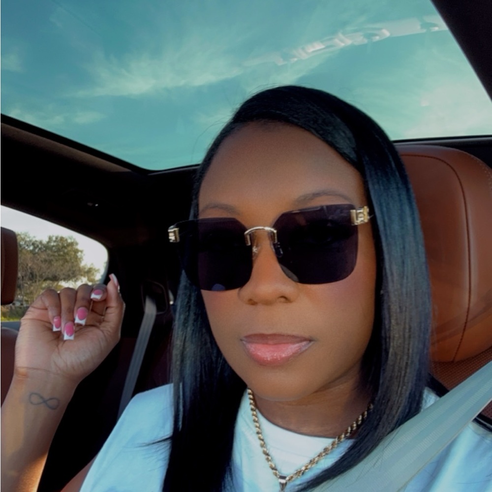 Meet your Posher, Dena